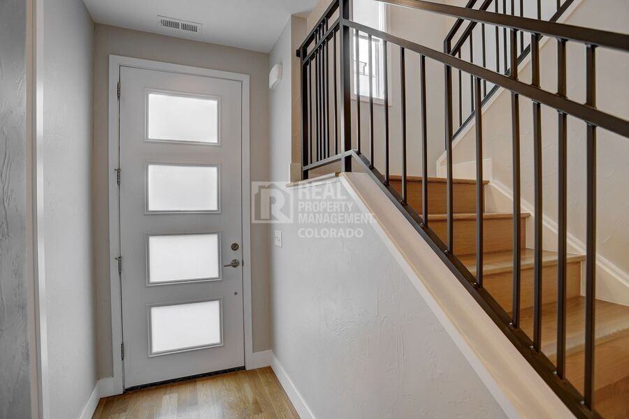 1227 N Perry St - Photo 4 of 34