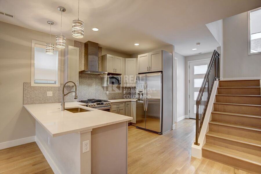 1227 N Perry St - Photo 5 of 34