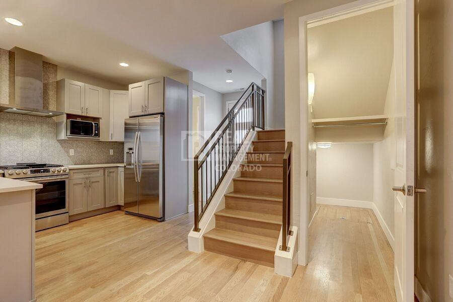 1227 N Perry St - Photo 6 of 34