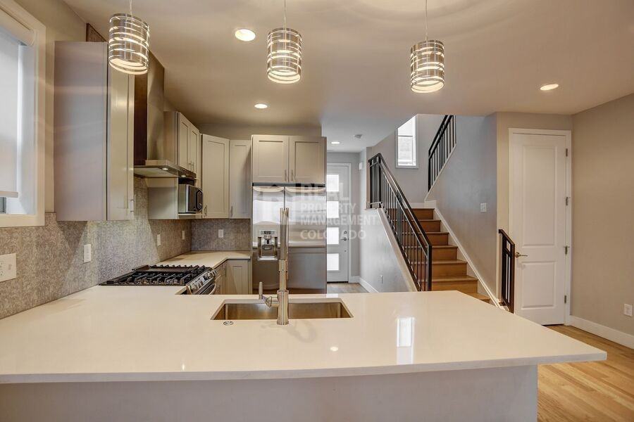 1227 N Perry St - Photo 7 of 34