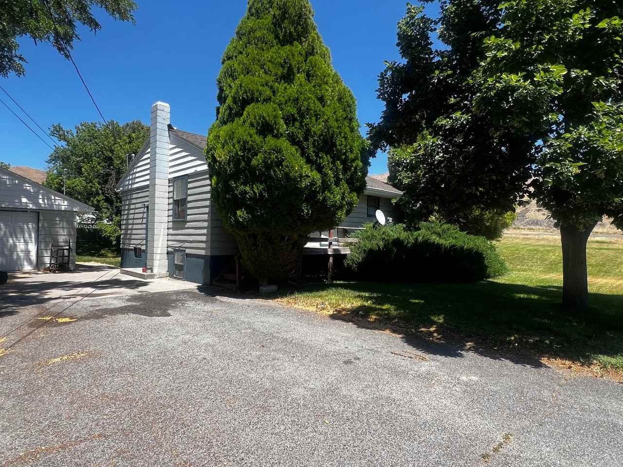 920 Shores Rd - Photo 2 of 9