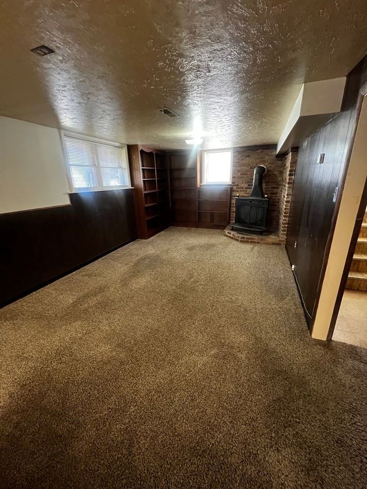 920 Shores Rd - Photo 3 of 9