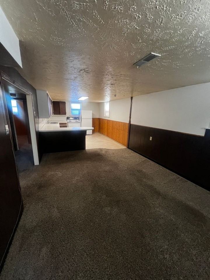 920 Shores Rd - Photo 4 of 9