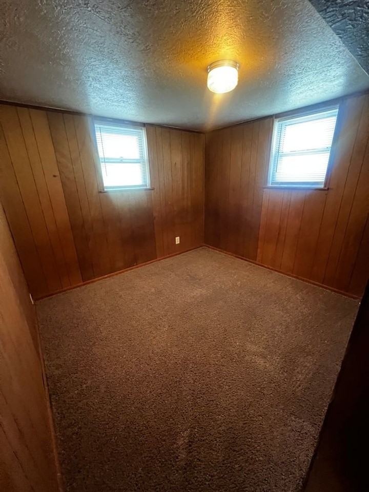 920 Shores Rd - Photo 6 of 9