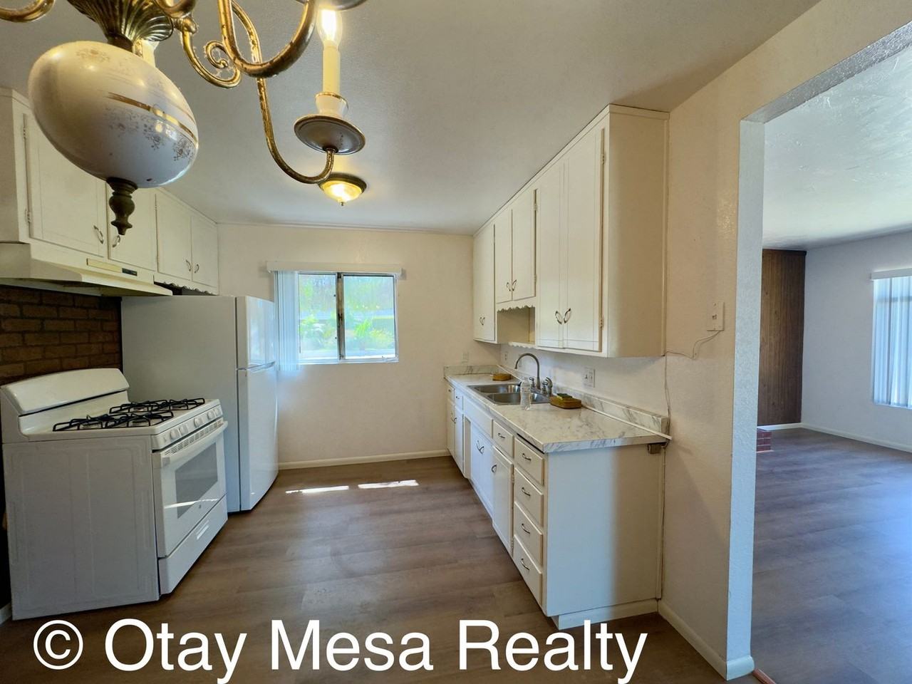 1105 Elder Ave - Photo 4 of 11