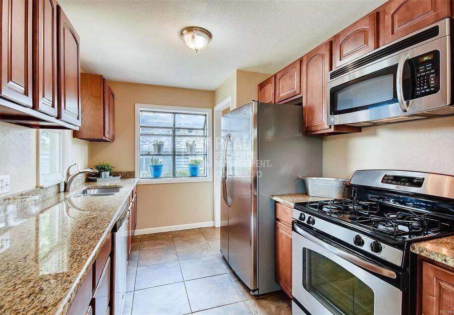 4870 Irving St - Photo 5 of 21