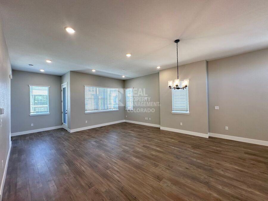 10108 E 62nd Ave - Photo 4 of 16