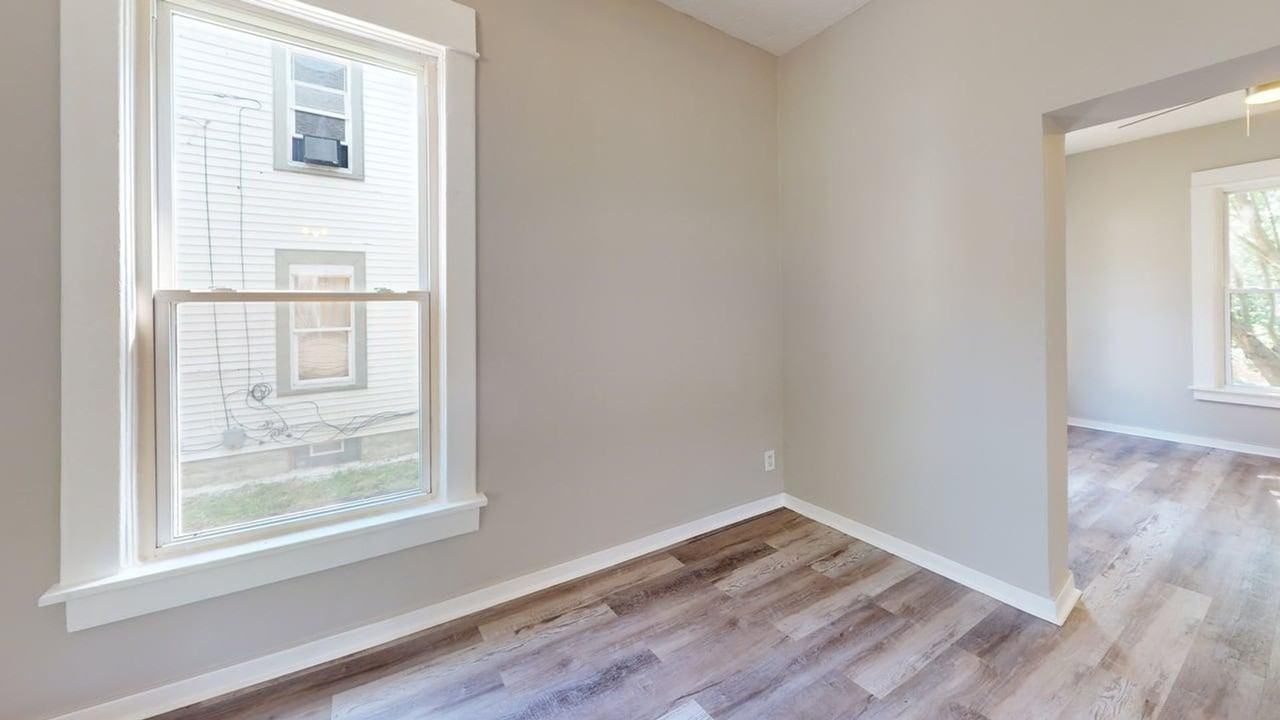 982 Collinwood Ave - Photo 4 of 21