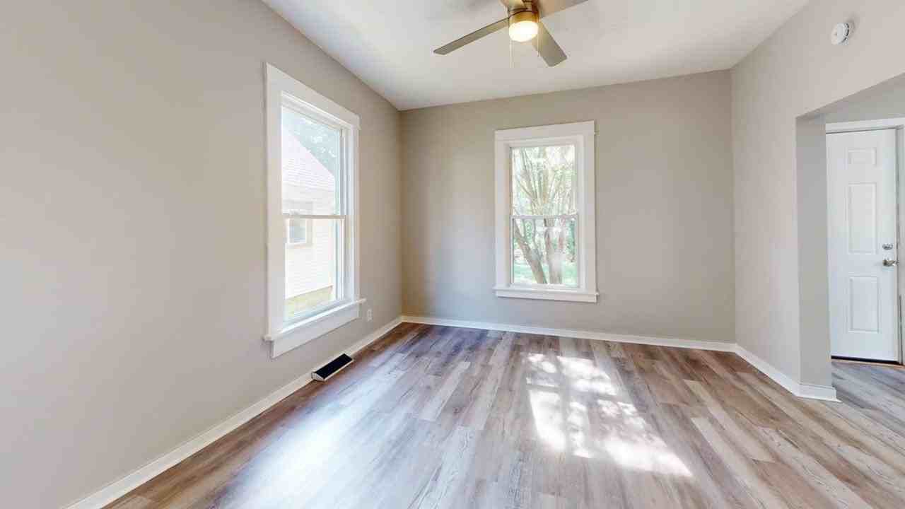 982 Collinwood Ave - Photo 7 of 21