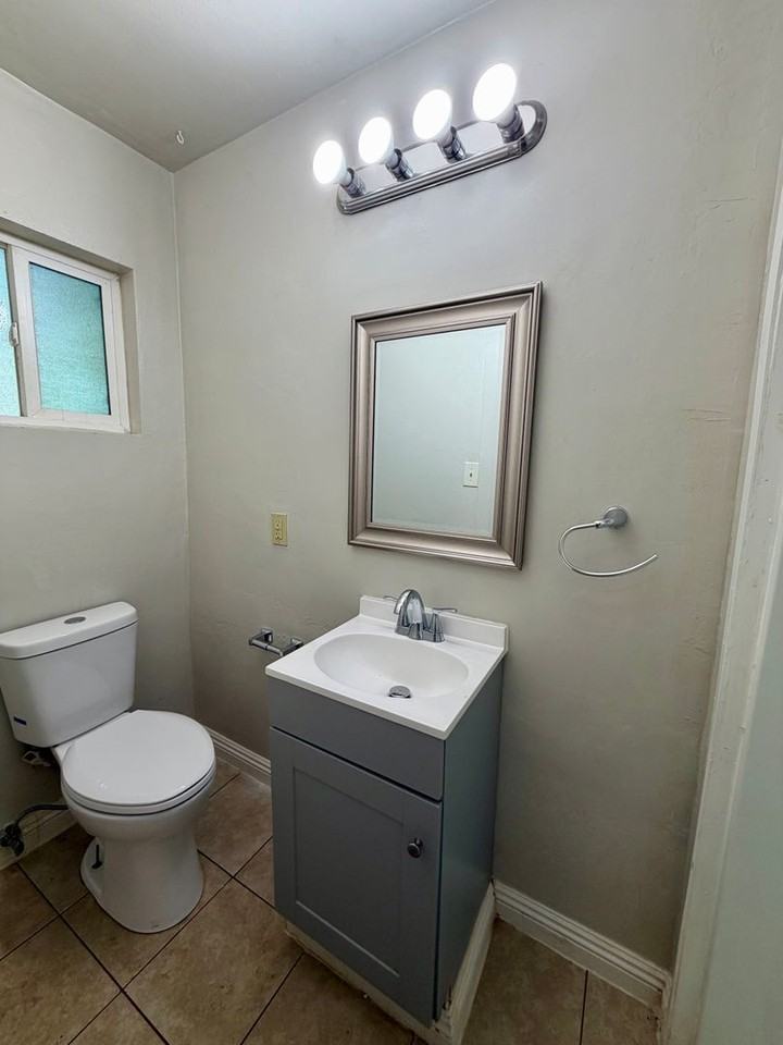 930 De Moll Dr - Photo 7 of 16