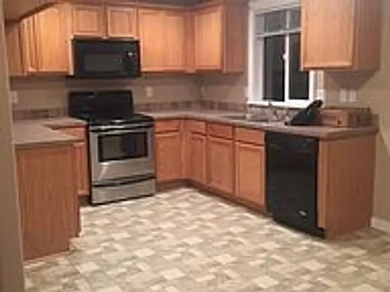 622 Trinity St Ne - Photo 4 of 12