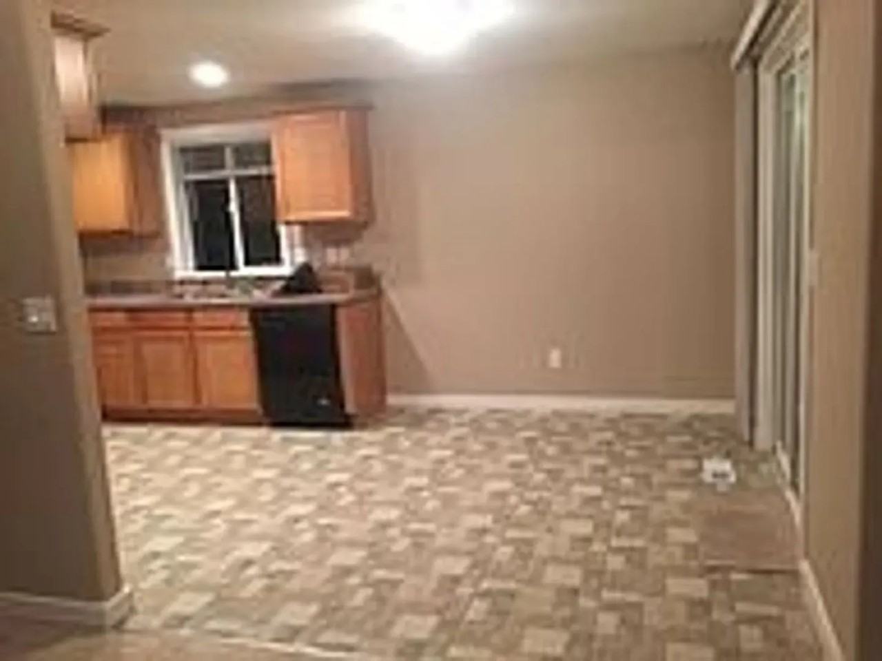 622 Trinity St Ne - Photo 7 of 12
