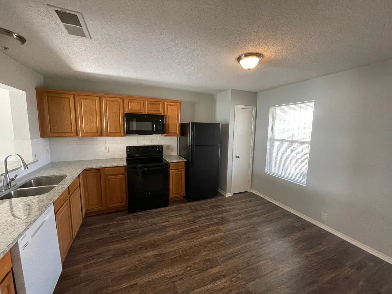 846 Trinity Ln - Photo 2 of 11