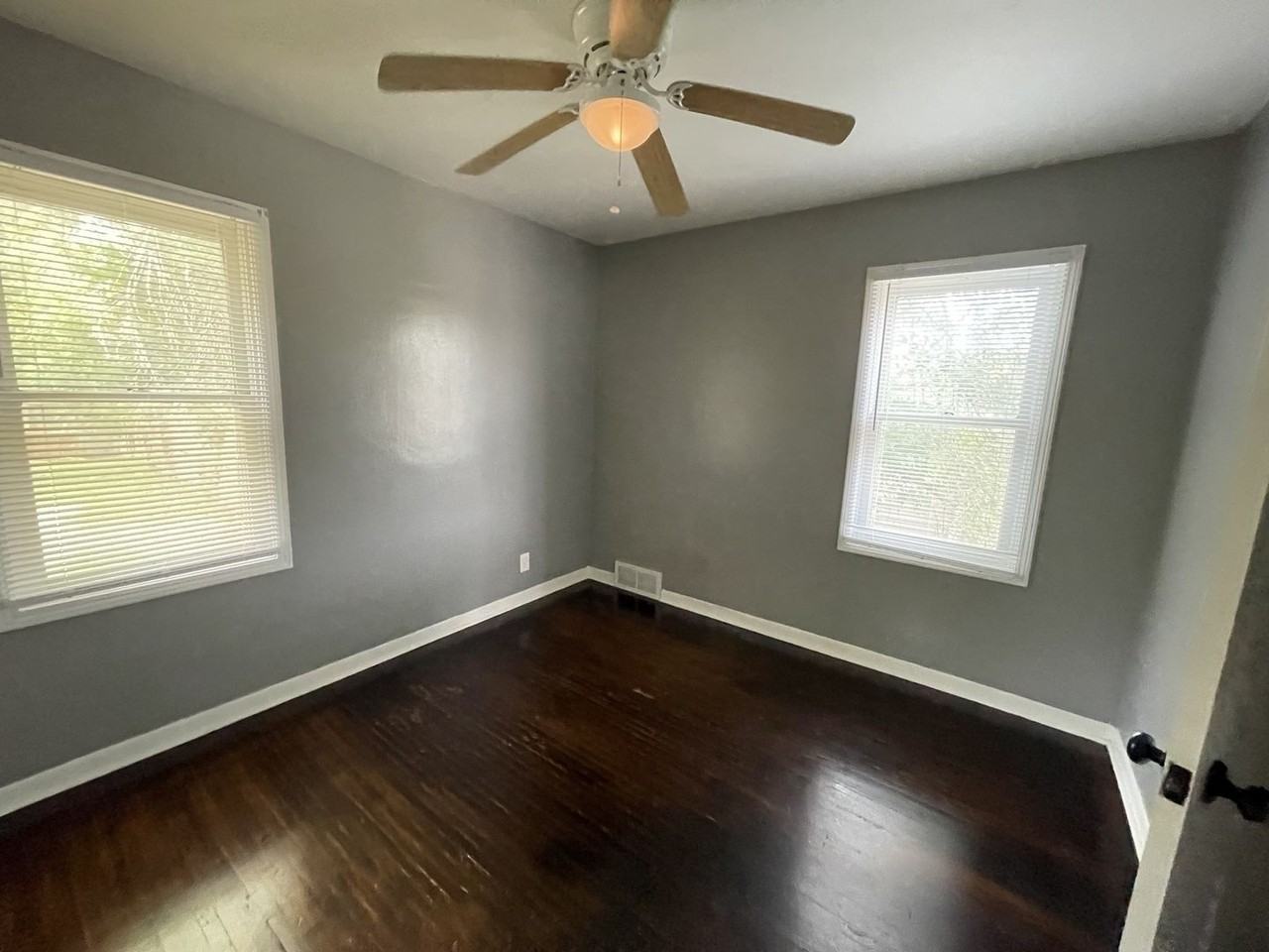1926 S 49th Ave - Photo 5 of 12