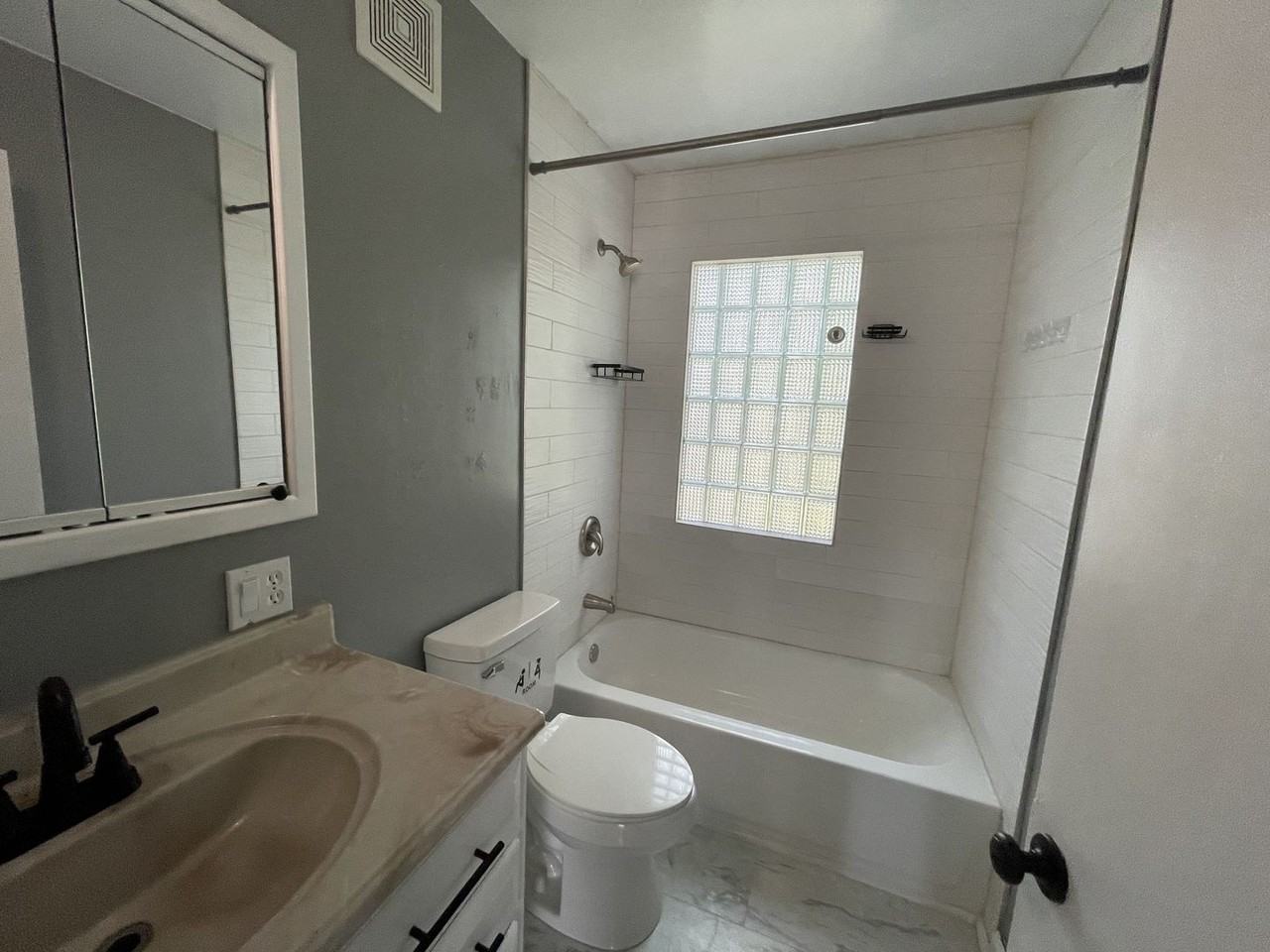 1926 S 49th Ave - Photo 6 of 12