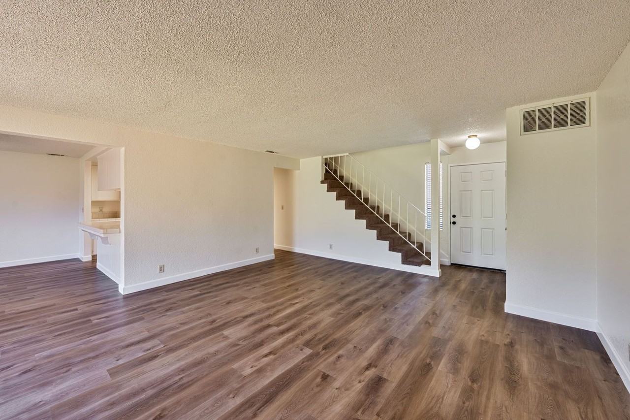 1171 Meadow Gate Dr - Photo 3 of 40