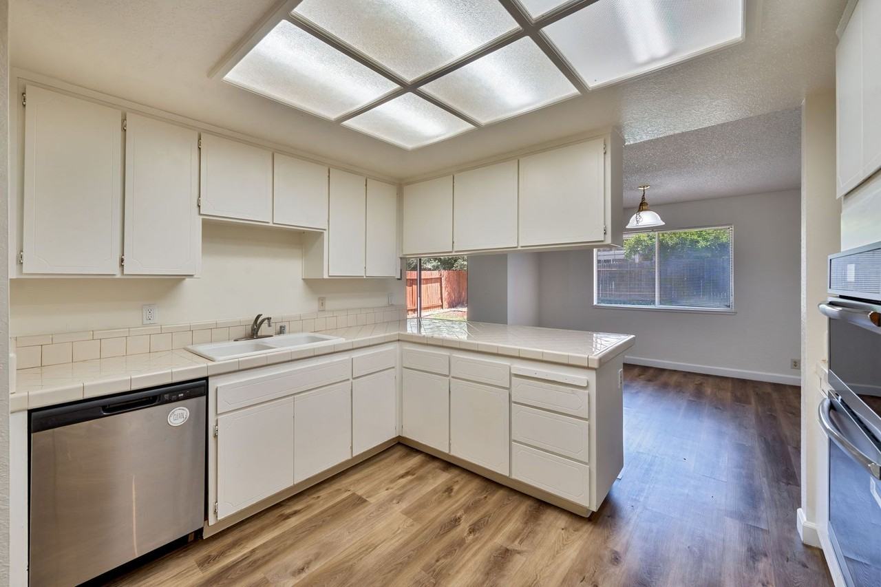 1171 Meadow Gate Dr - Photo 4 of 40