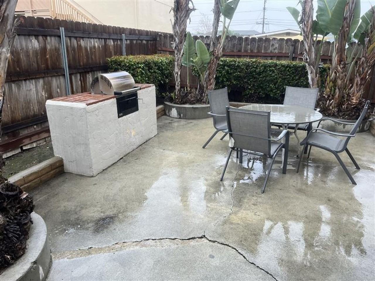 Iris Arms Apartments - Photo 5 of 5