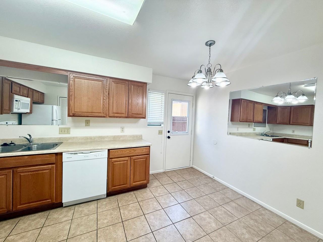 339 Rim Rock Cir - Photo 3 of 13