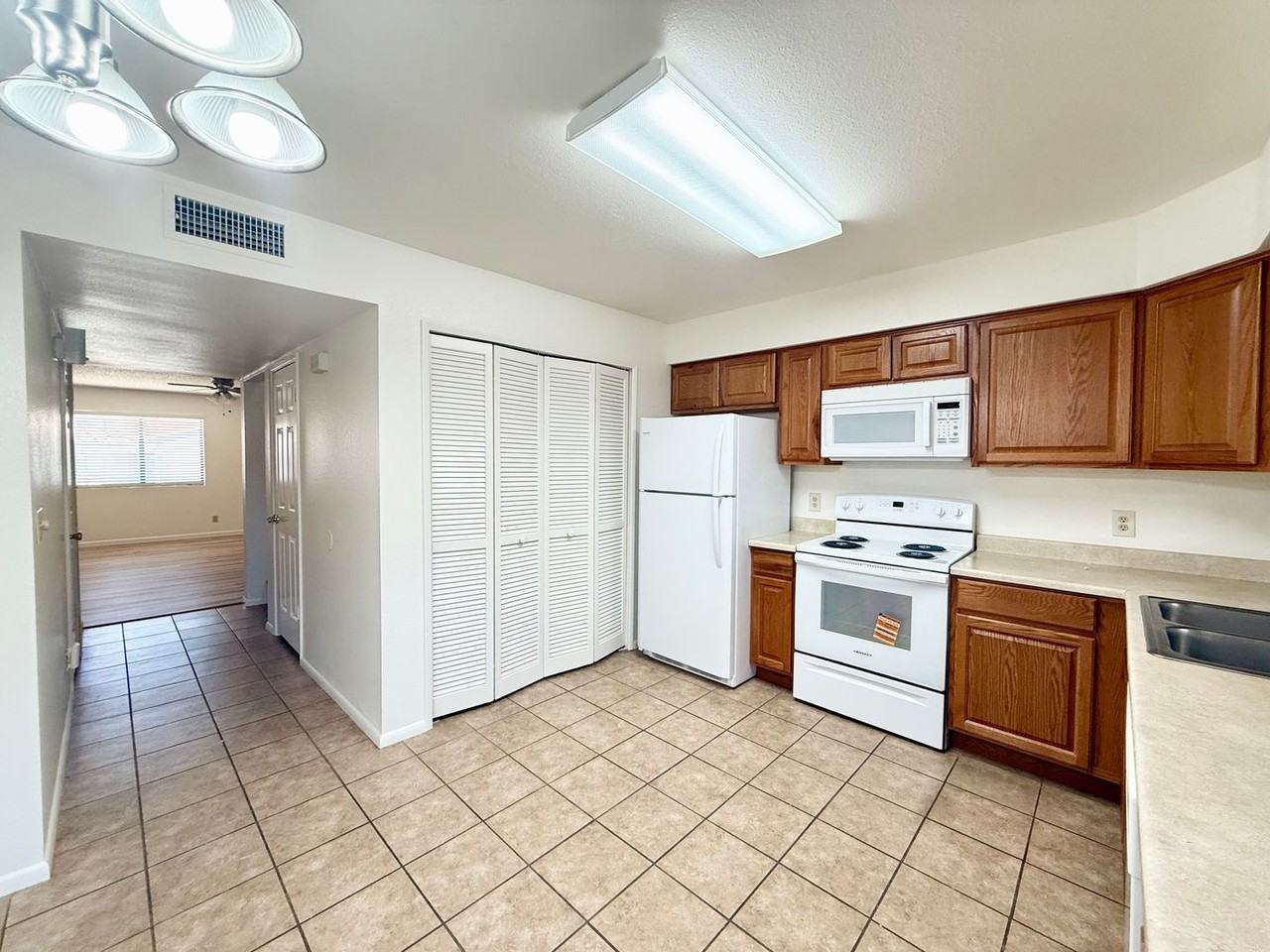 339 Rim Rock Cir - Photo 4 of 13