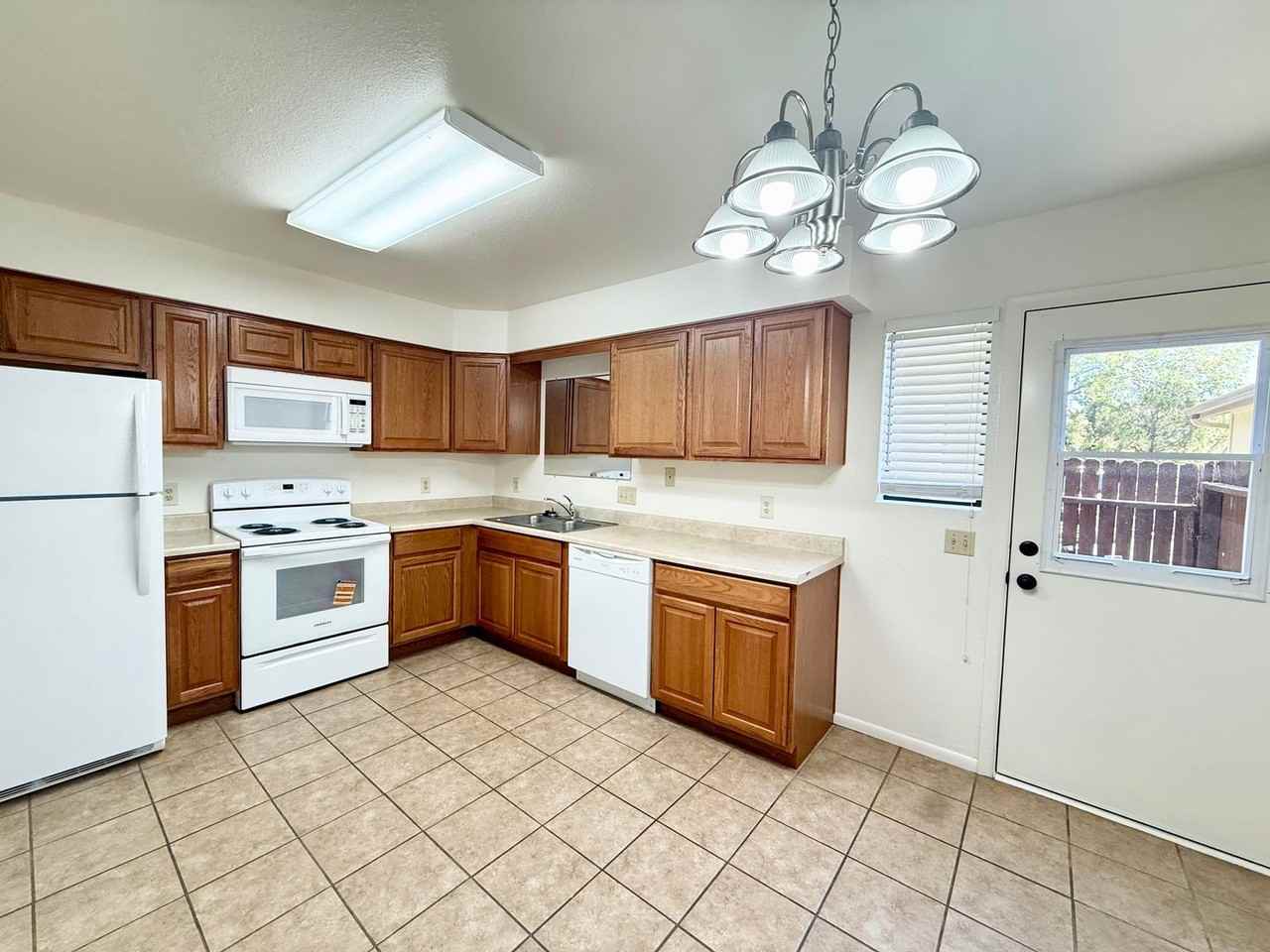 339 Rim Rock Cir - Photo 5 of 13