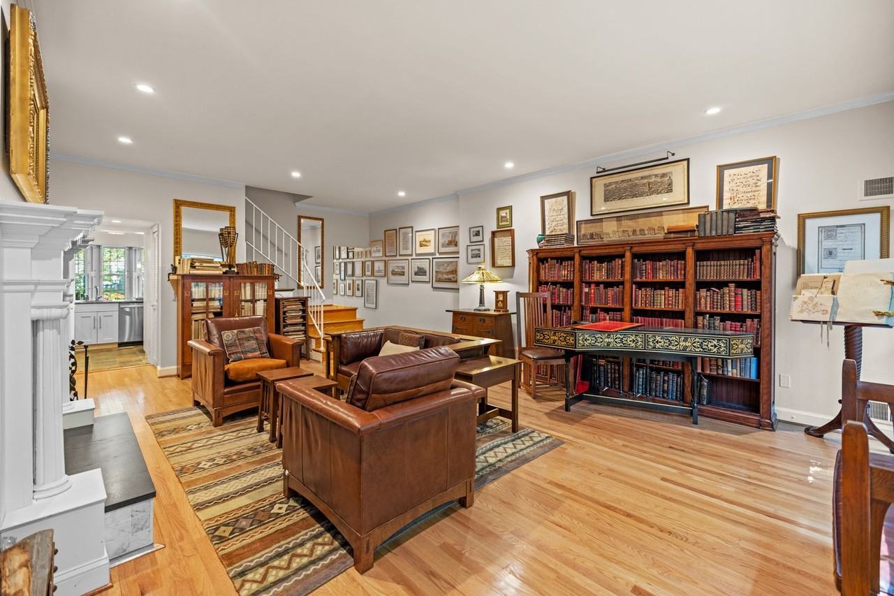 2426 I St Nw - Photo 2 of 23