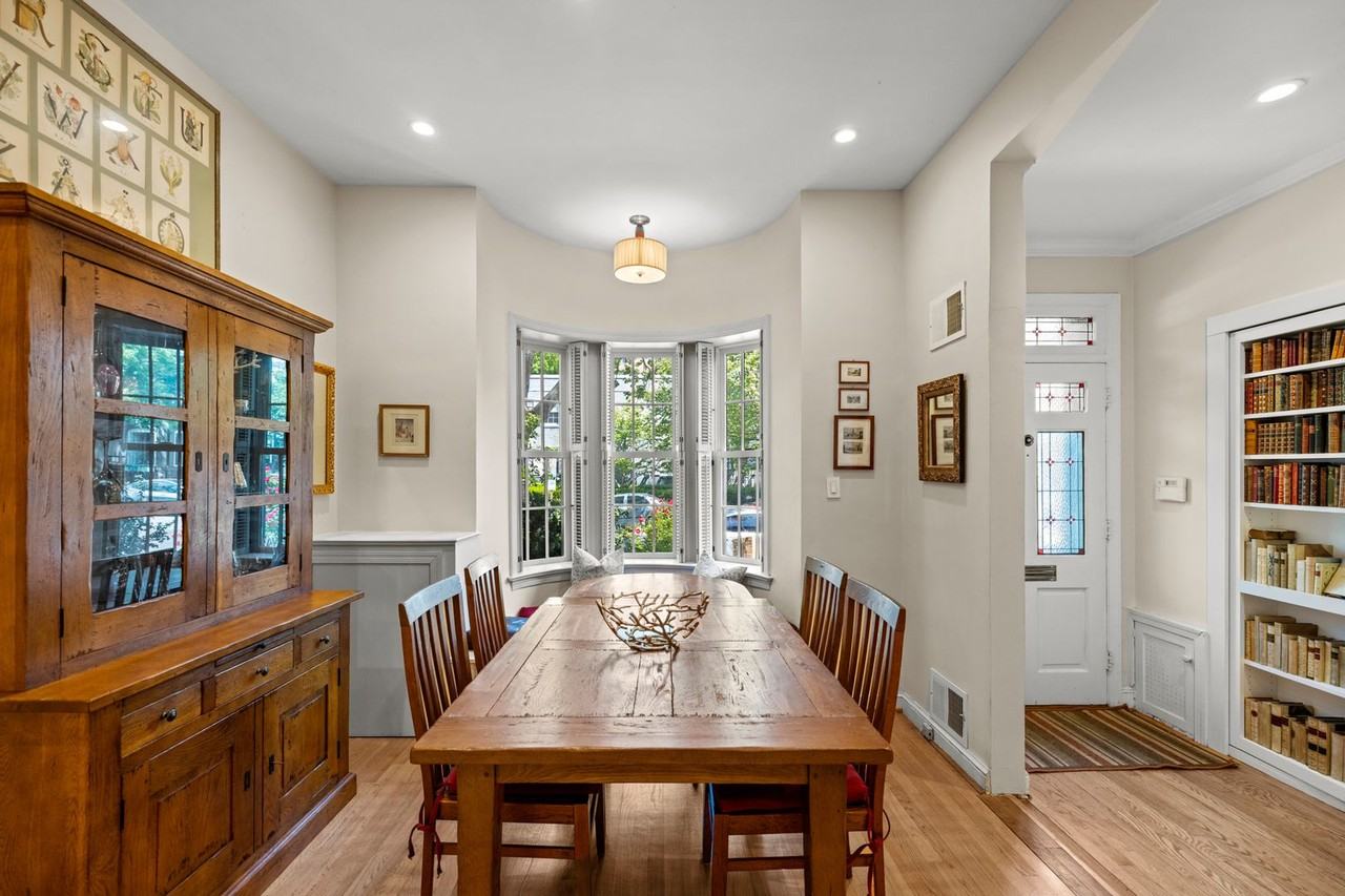 2426 I St Nw - Photo 5 of 23
