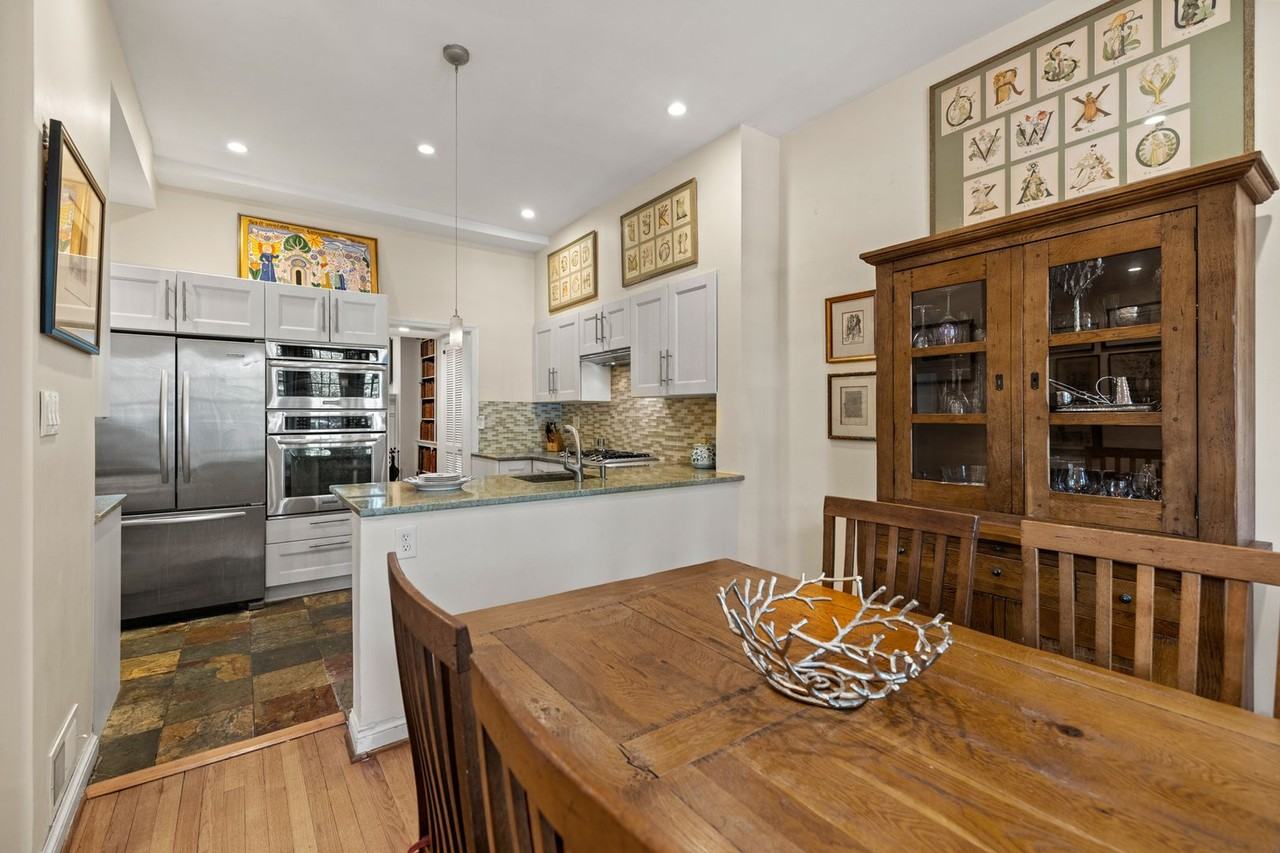 2426 I St Nw - Photo 6 of 23