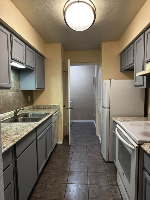 9797 Leawood Blvd #1413 - Photo 4 of 9