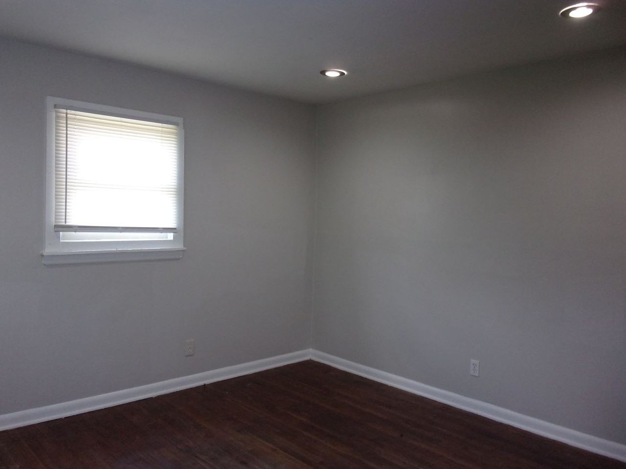 2301 Julia Ave - Photo 2 of 11