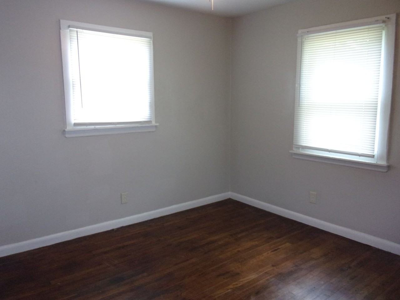 2301 Julia Ave - Photo 4 of 11