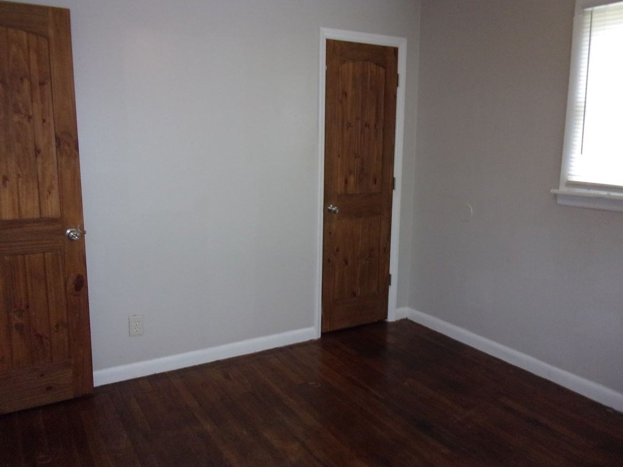 2301 Julia Ave - Photo 5 of 11
