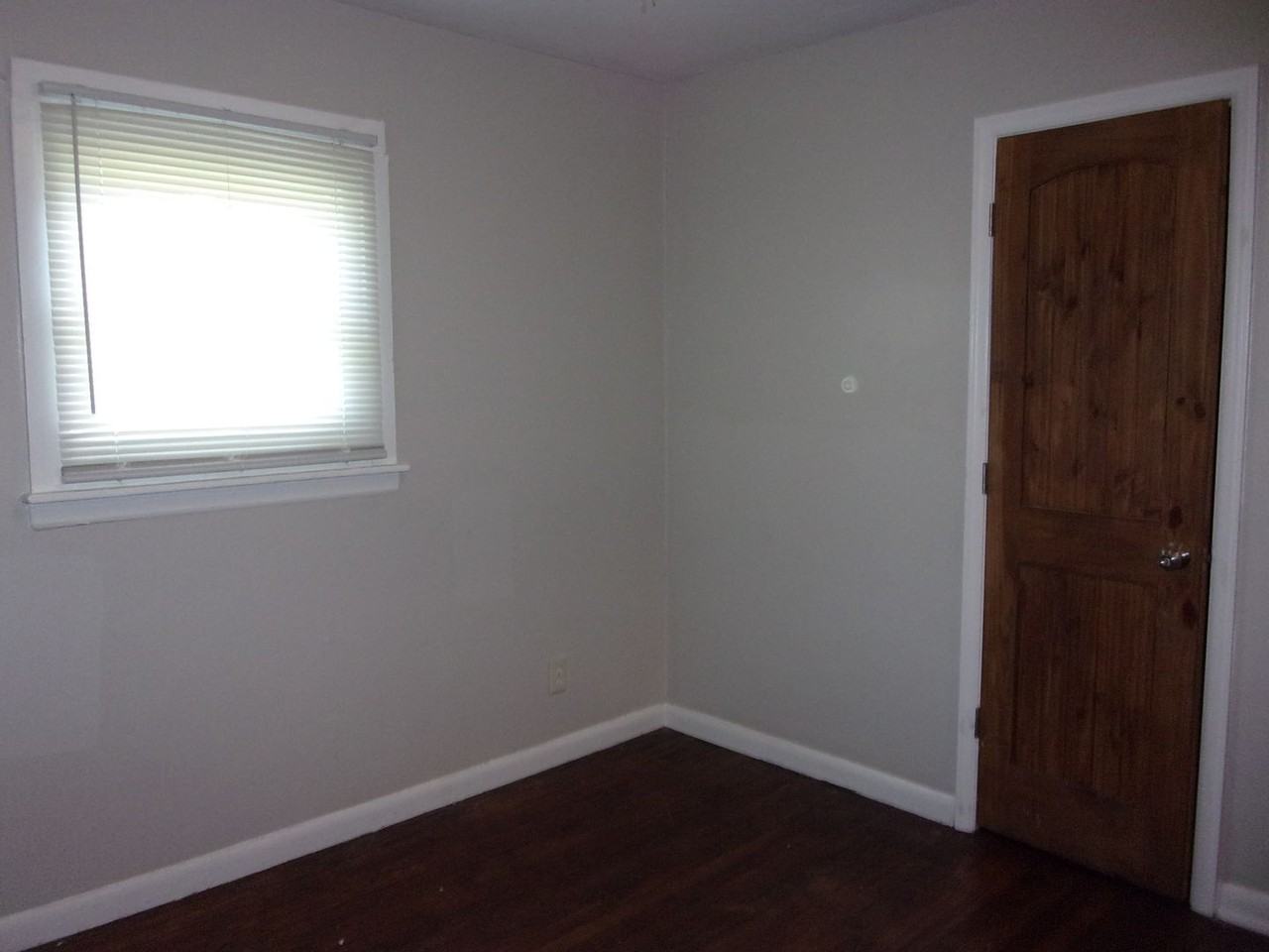 2301 Julia Ave - Photo 7 of 11