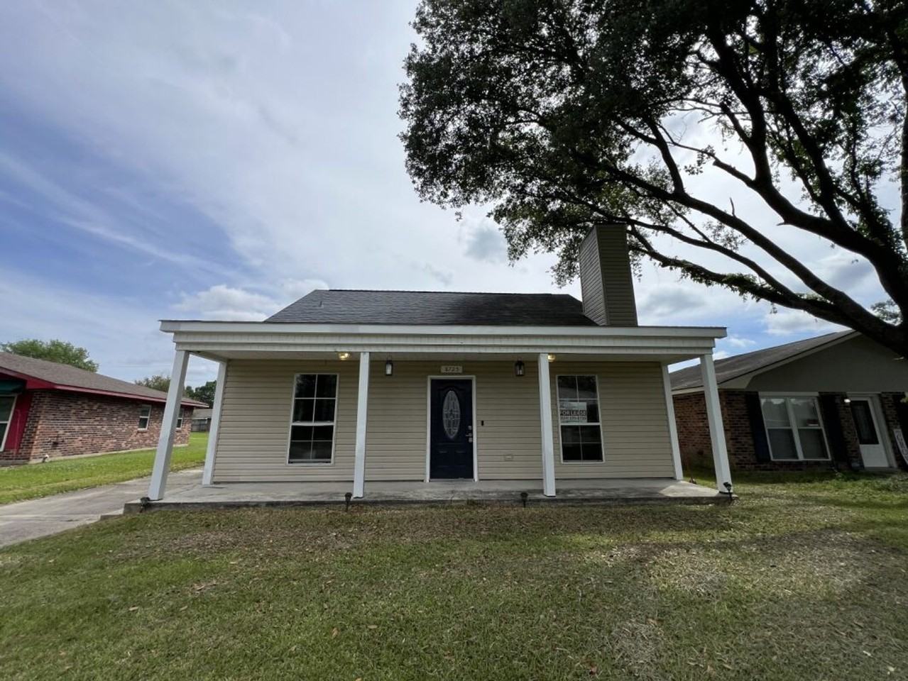 8725 Fairoaks St - Photo 2 of 40