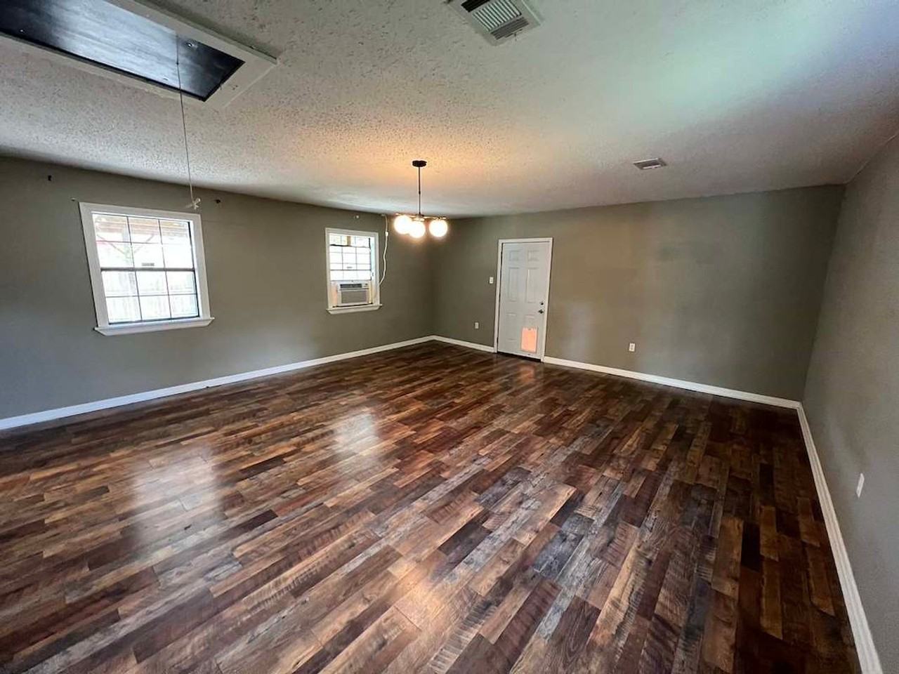 8725 Fairoaks St - Photo 6 of 40