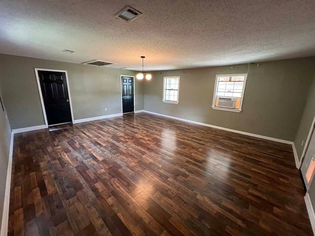 8725 Fairoaks St - Photo 7 of 40