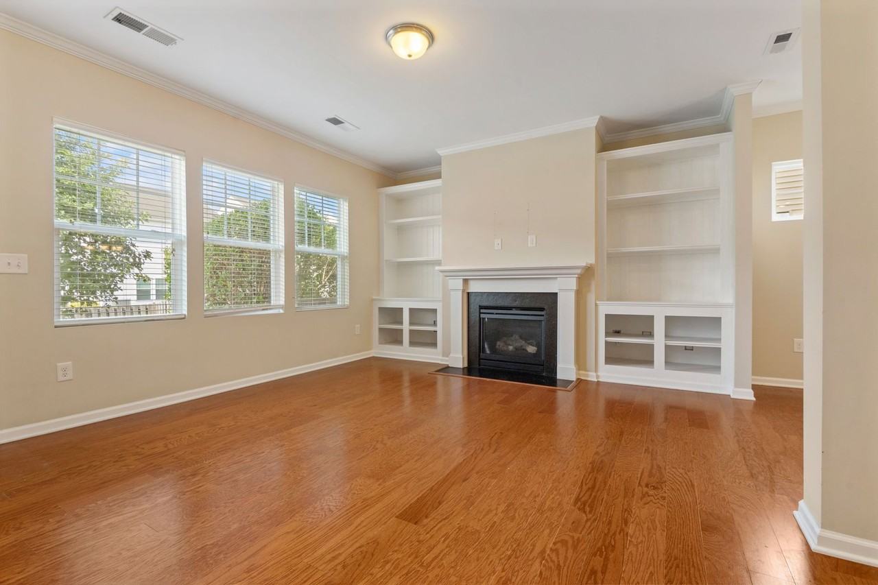 2084 Tanners Mill Dr - Photo 4 of 31