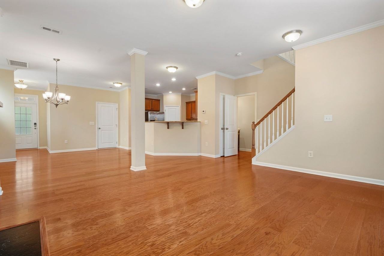 2084 Tanners Mill Dr - Photo 5 of 31