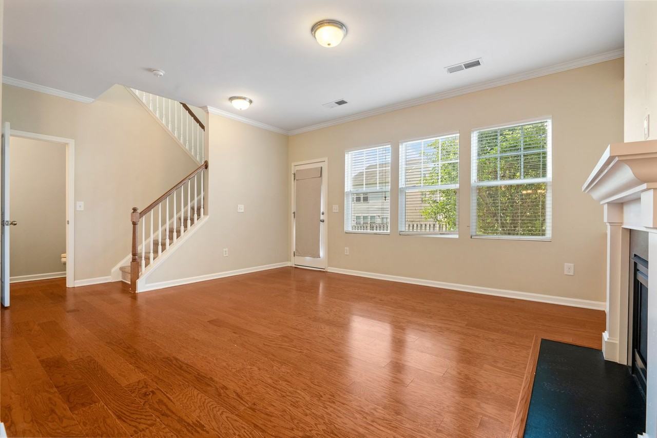 2084 Tanners Mill Dr - Photo 6 of 31