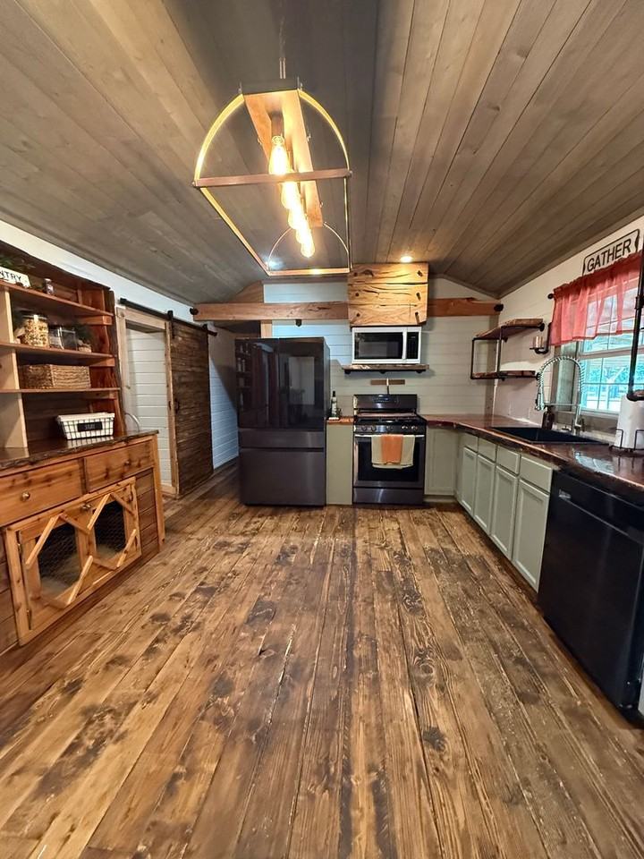 2723 Tin Top Rd - Photo 3 of 34