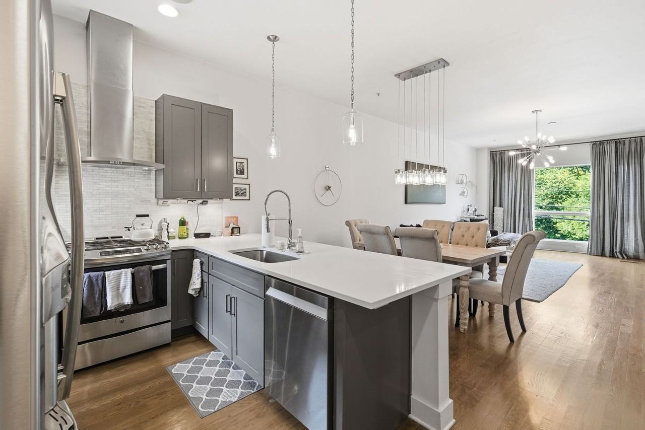 709 Bradford Ave - Photo 4 of 30