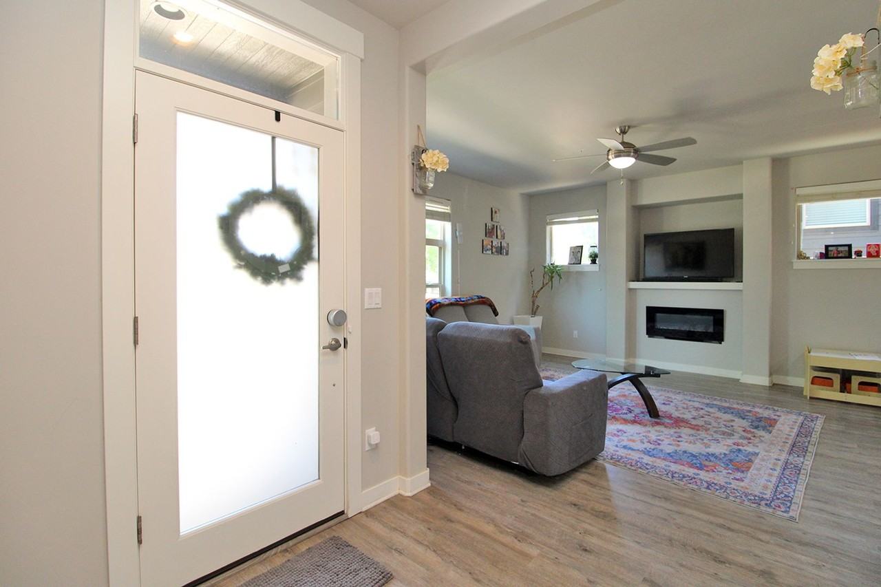 5220 Se Thornapple St - Photo 4 of 27