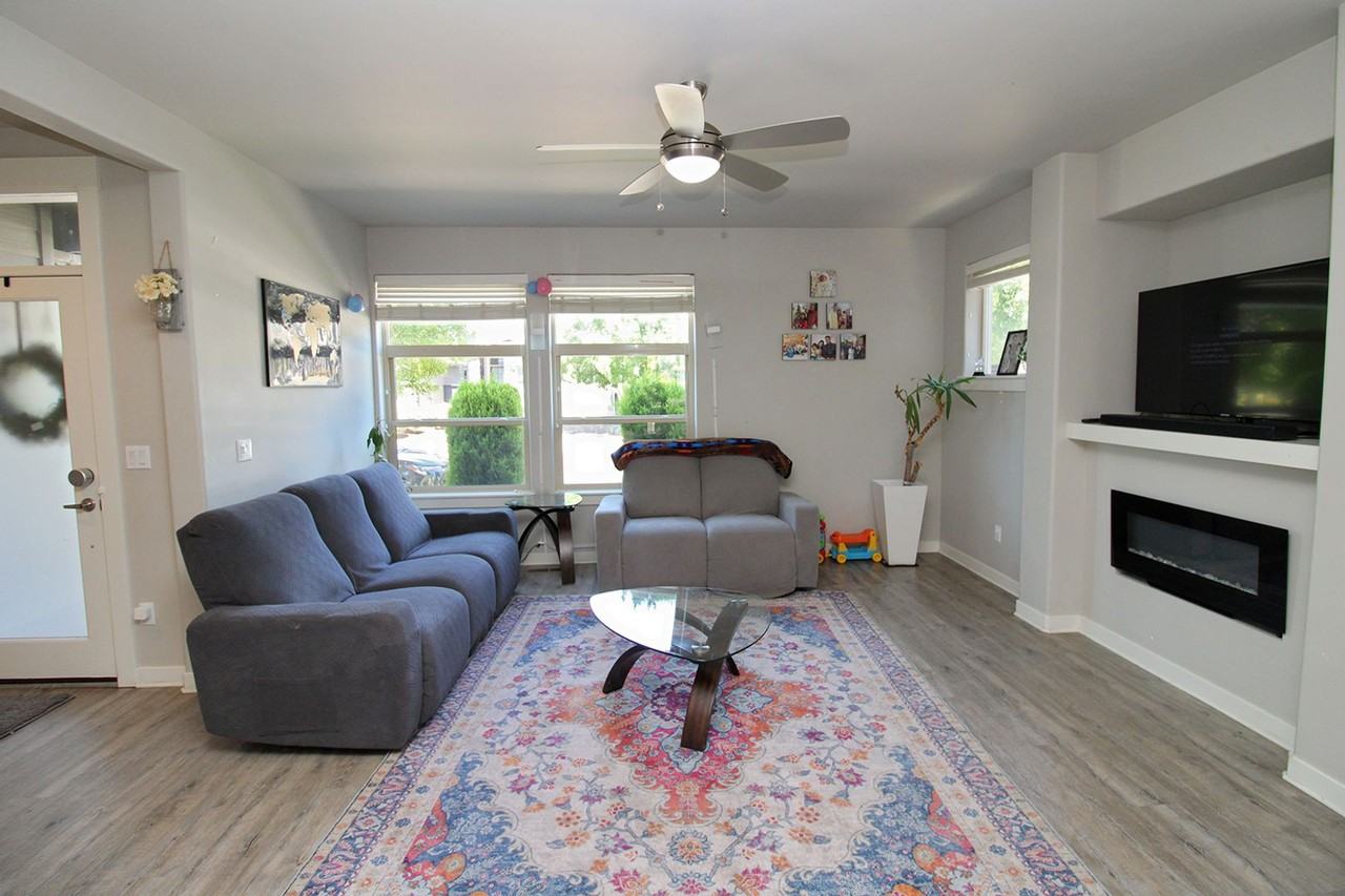 5220 Se Thornapple St - Photo 5 of 27