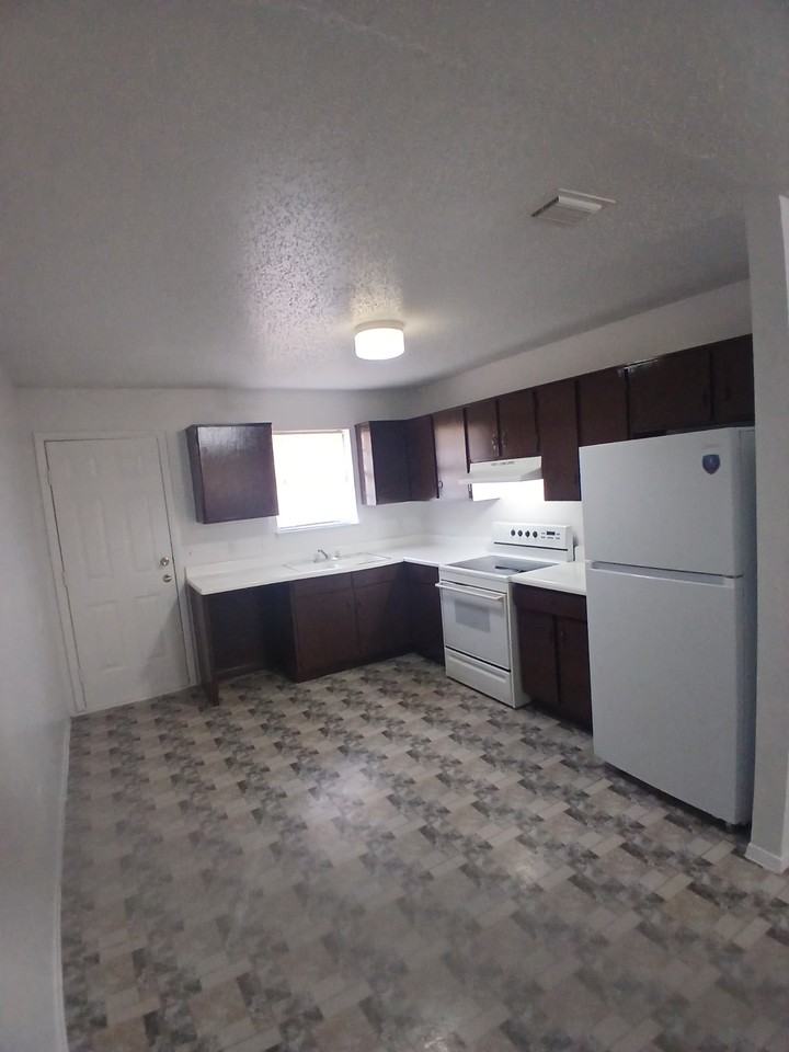 1725 E 1st St #13 - Photo 6 of 15