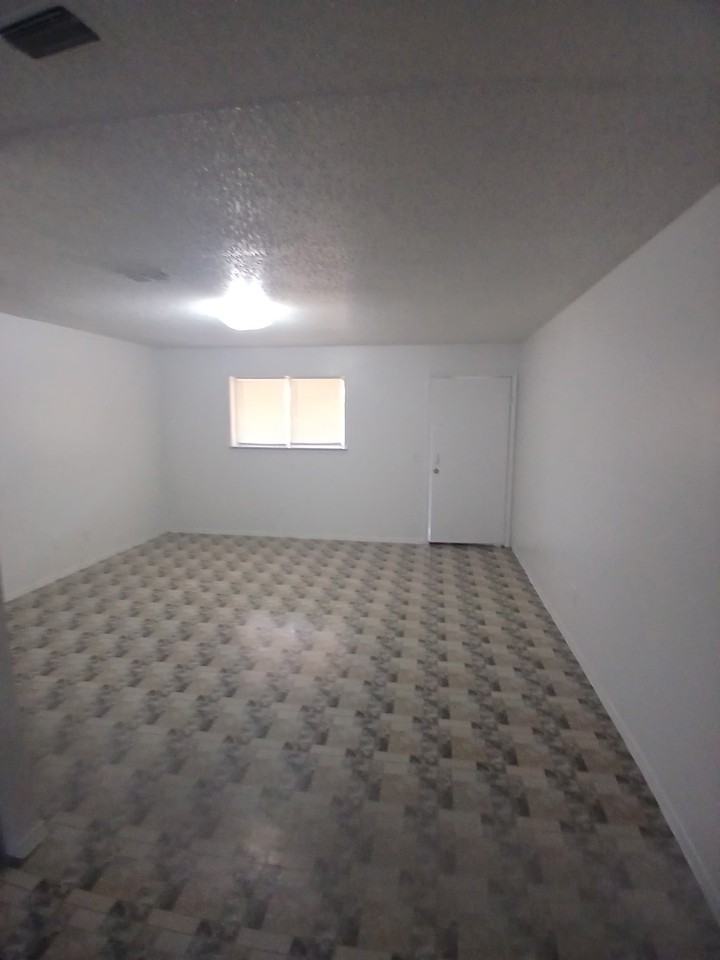 1725 E 1st St #13 - Photo 7 of 15