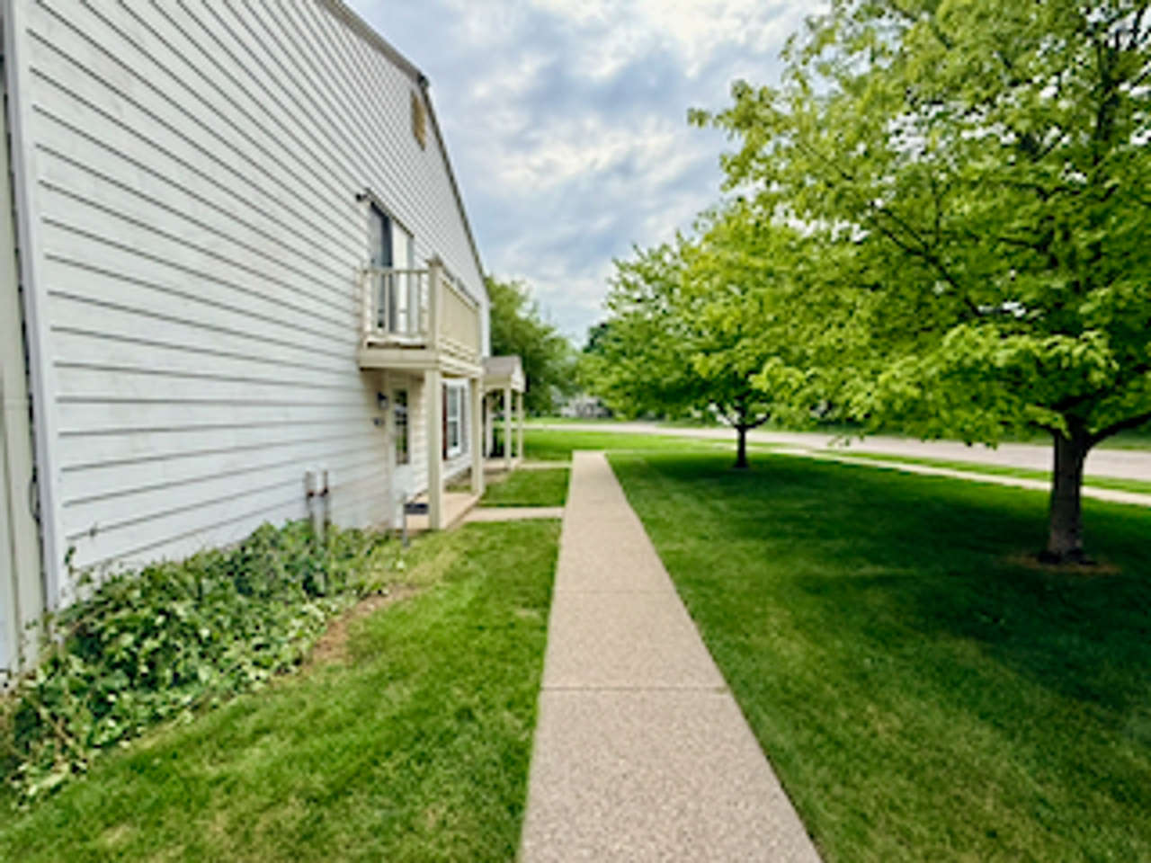 2802 Willow Ct - Photo 2 of 19