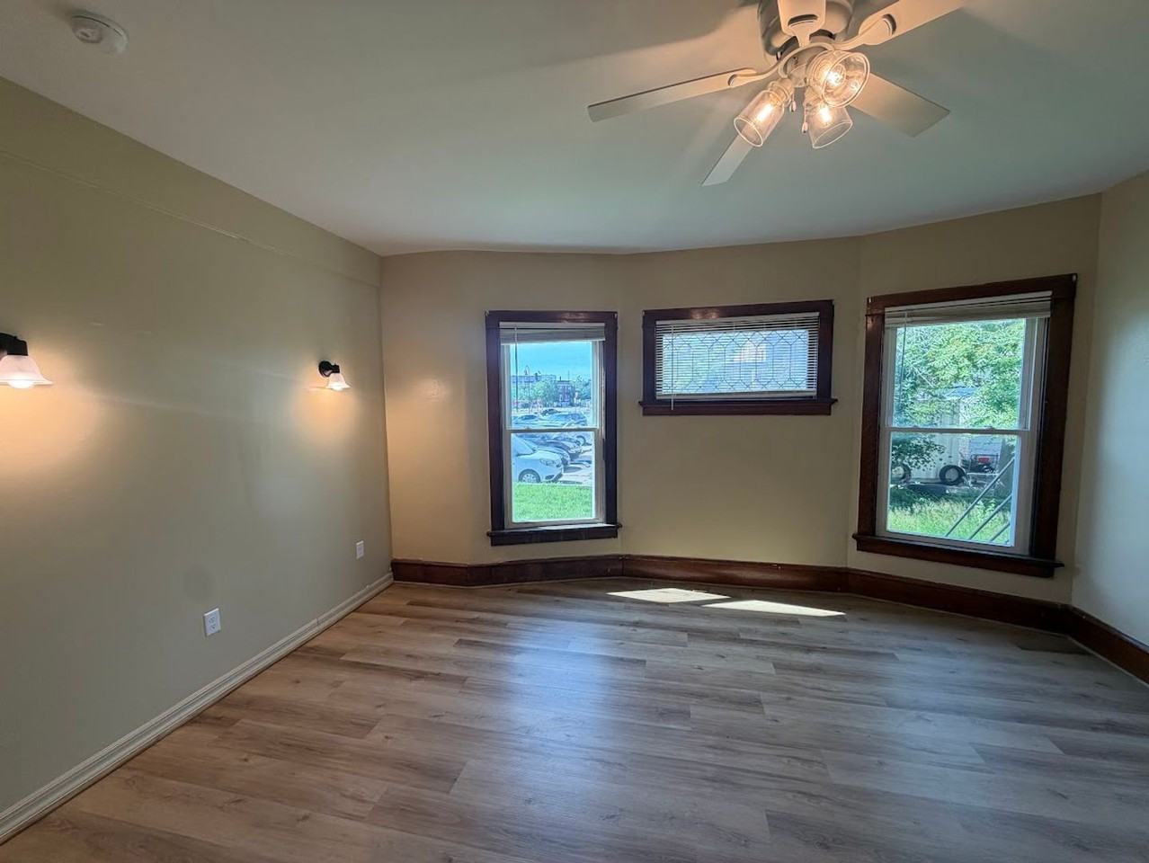 611 Kellogg Ave - Photo 2 of 27
