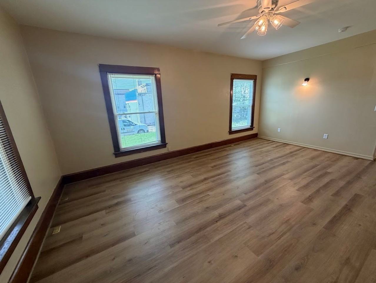 611 Kellogg Ave - Photo 3 of 27