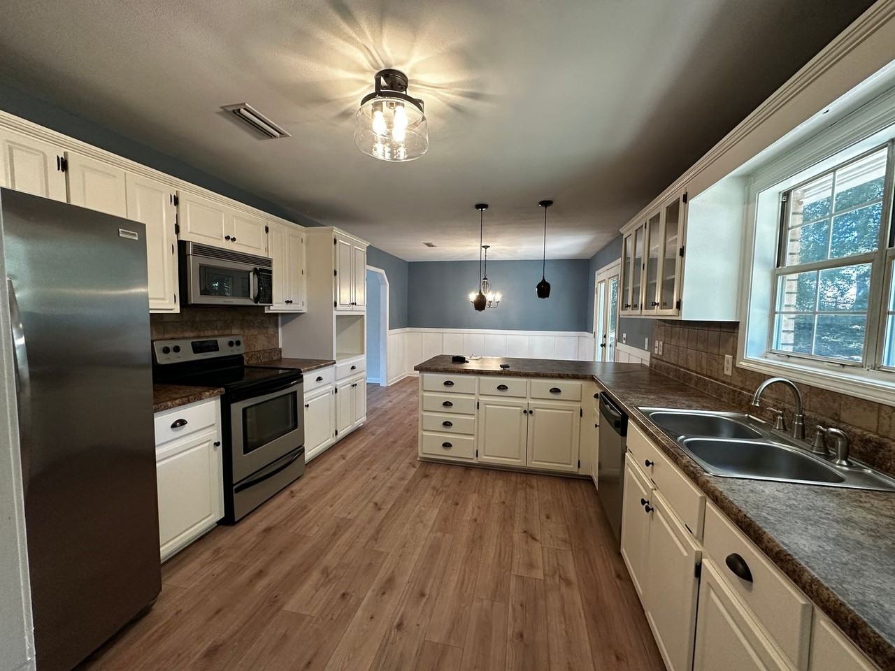 123 Scotty Ln - Photo 2 of 15