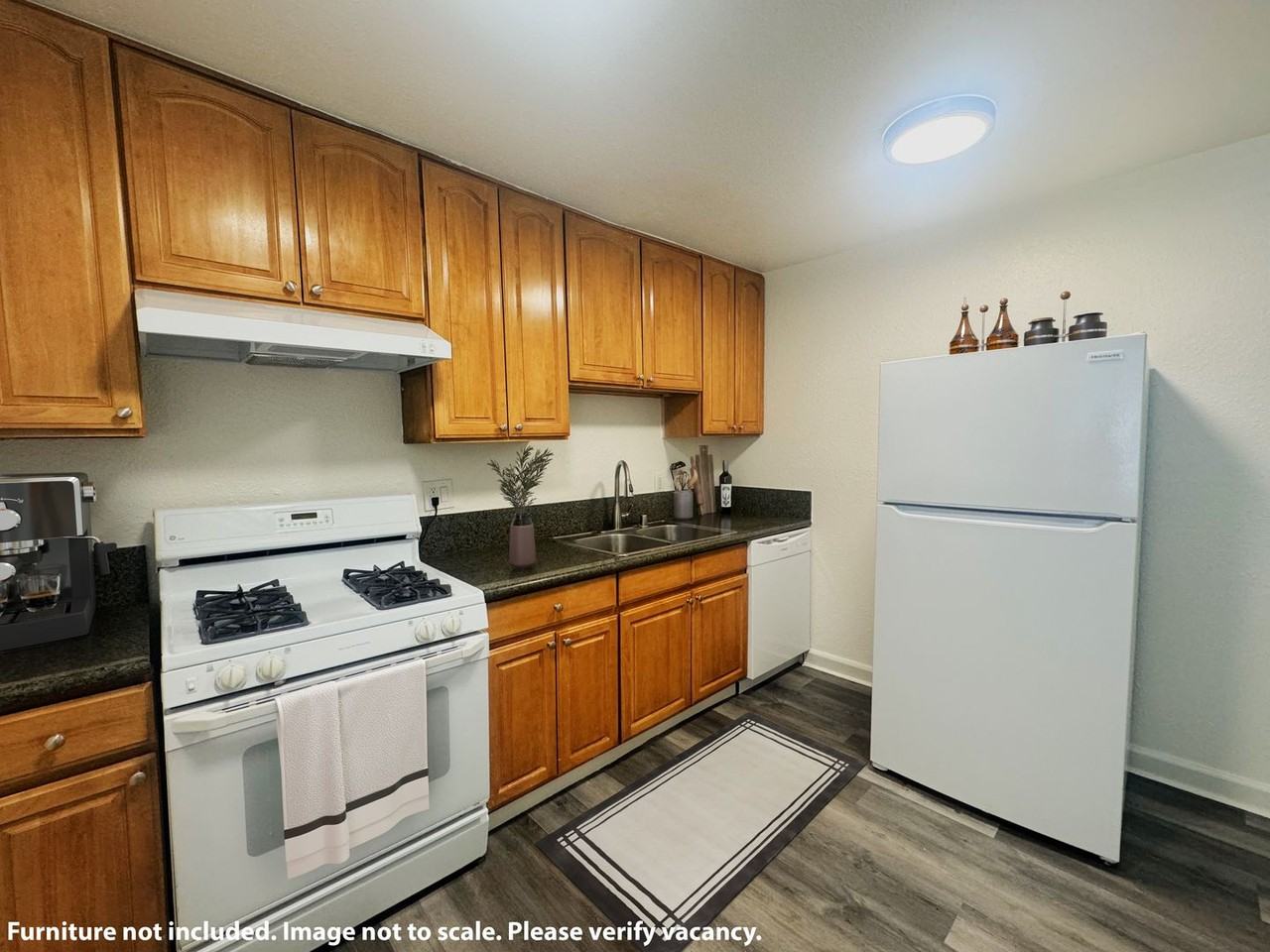 Wyda Way Apartments - Photo 7 of 7